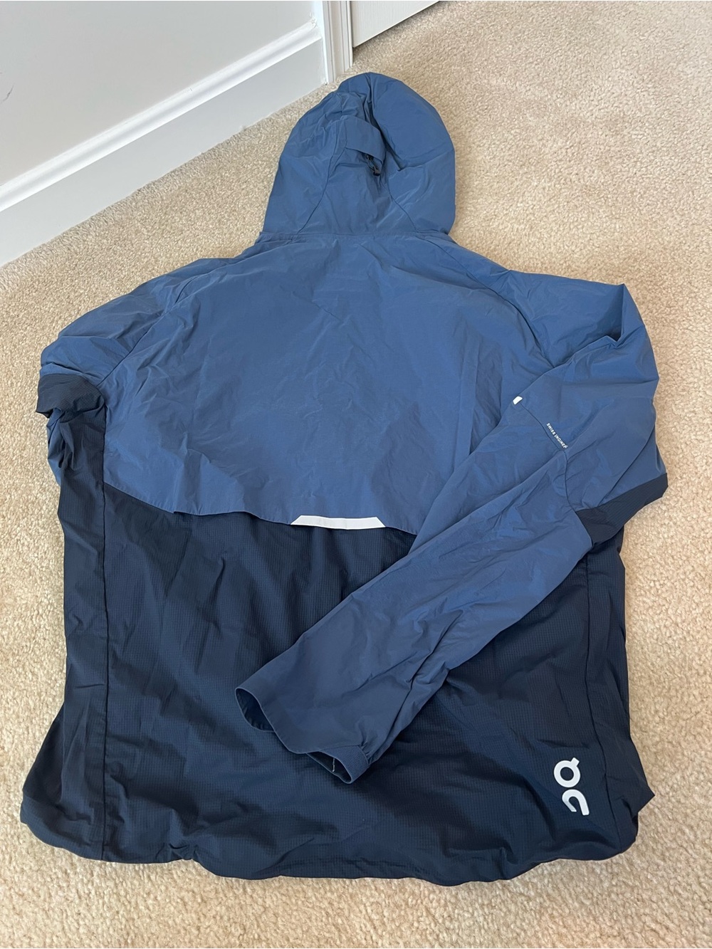 On Core Hooded Packable Running Jacket in denim/navy - Picture 2 of 3
